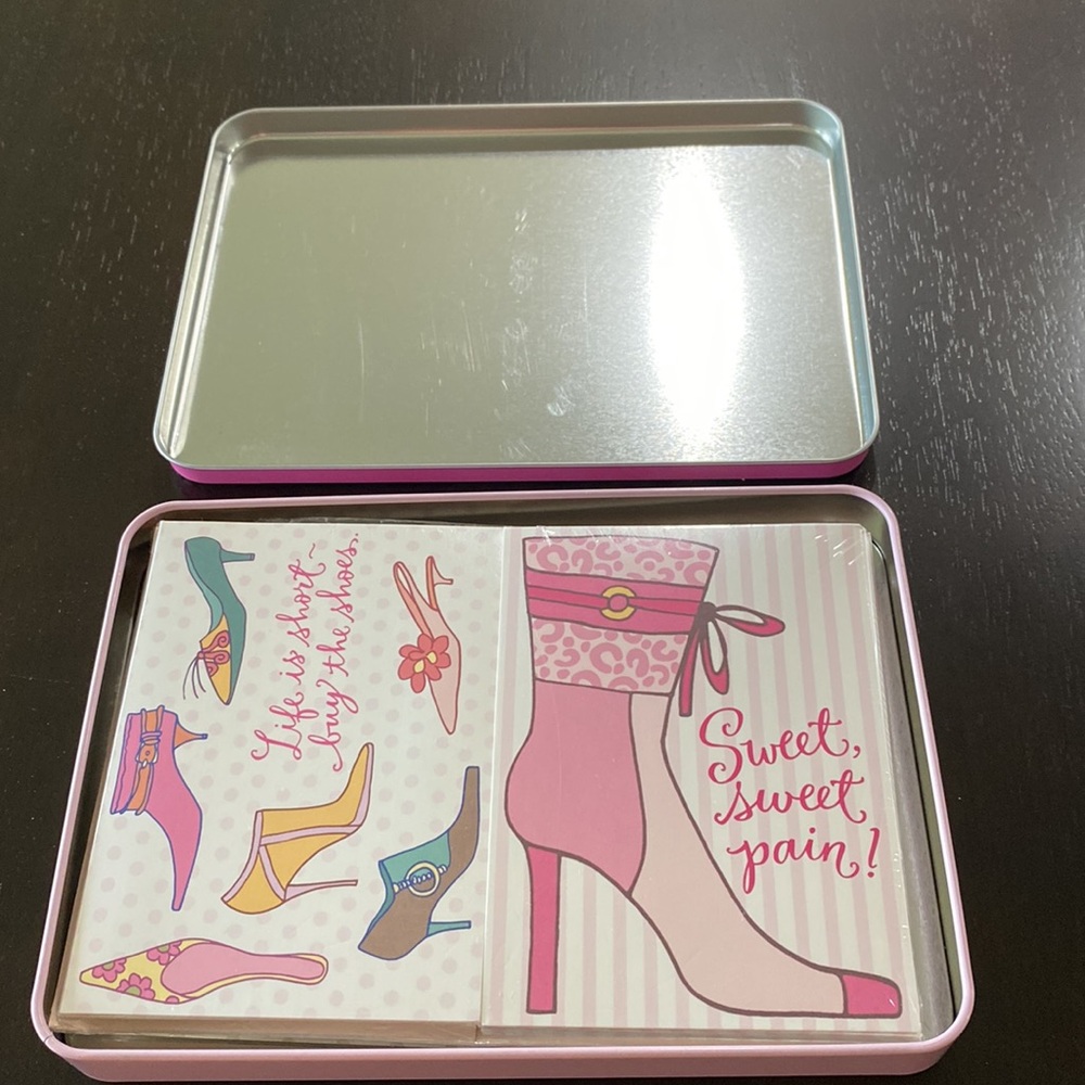 Hallmark 2005 NWT Shoe Print Decorative Tin W/20 Note Cards- Cute Shoes Theme!